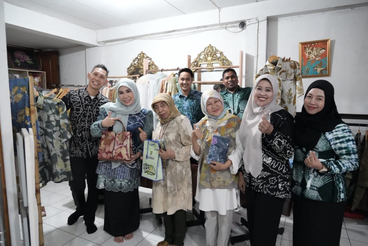 DEKRANASDA BALANGAN EKSPLORASI INDUSTRI KERAJINAN DI JAKARTA, GELAR PELATIHAN BATIK BERSAMA PENYANDANG DISABILITAS DAN MAHASISWA LUAR NEGERI