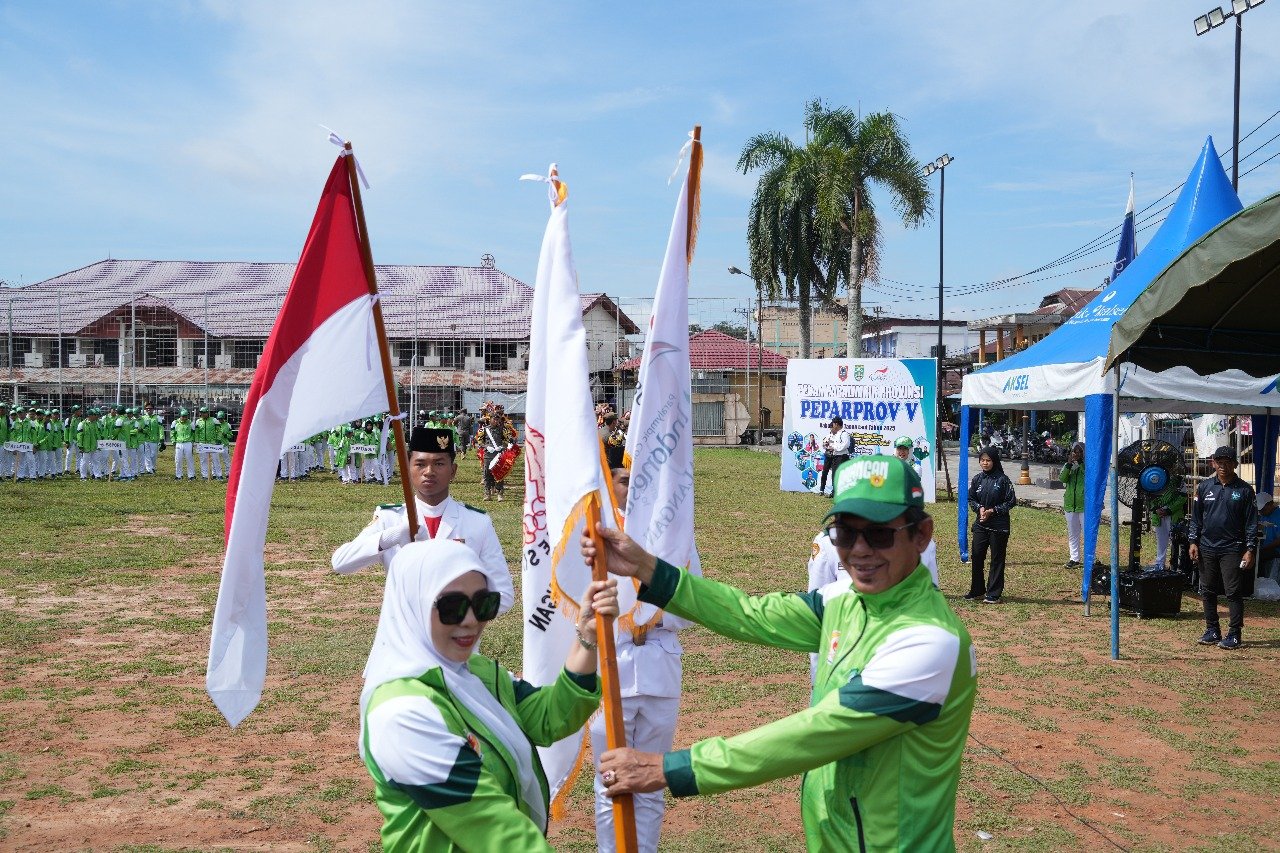Hj. Sri Huriyati Hadi : KONTINGEN KABUPATEN BALANGAN SIAP BERLAGA DI PORPROV XII KALIMANTAN SELATAN 2025