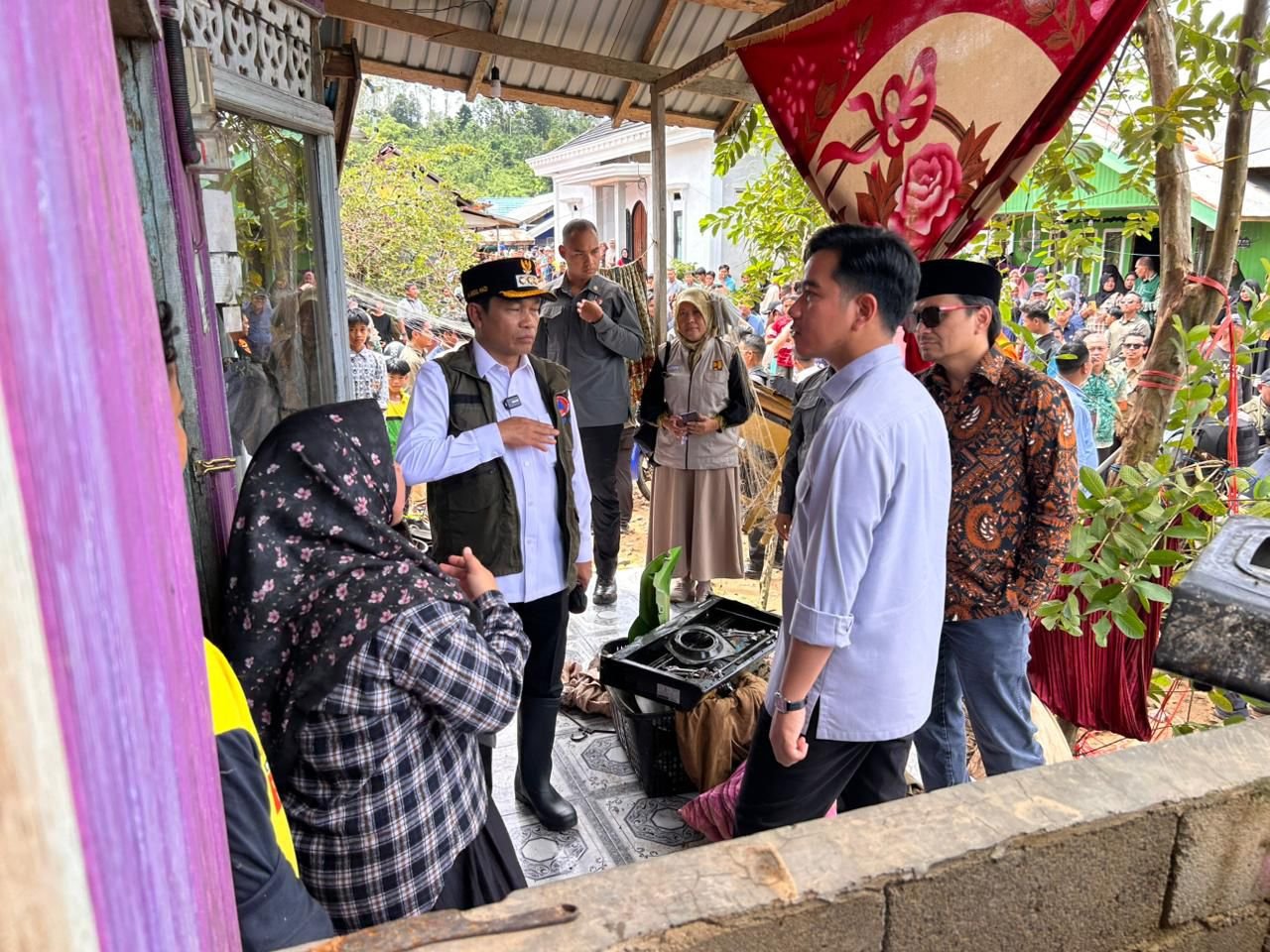 WAPRES GIBRAN MINTA KABUPATEN BALANGAN KOORDINASI DENGAN PUSAT UNTUK PERCEPAT PEMULIHAN PASCA BANJIR BANDANG