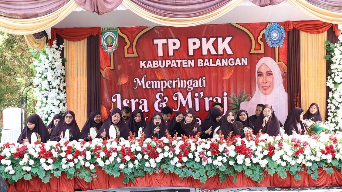 PERINGATI ISRA MI’RAJ, IBU HJ. SRI HURIYATI HADI KUMPULKAN KADER PKK DARI 8 KECAMATAN DI BALANGAN